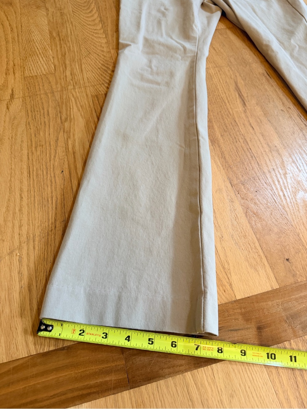 Ladies Size 6 "Old Navy" PUXIE Khaki Straight-Leg Chinos - Light Beige Smooth GC - Picture 5 of 6